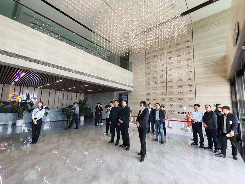 热烈接待新乡市副市长刘军伟一行莅临意昂F凯捷牧业调研指导事情