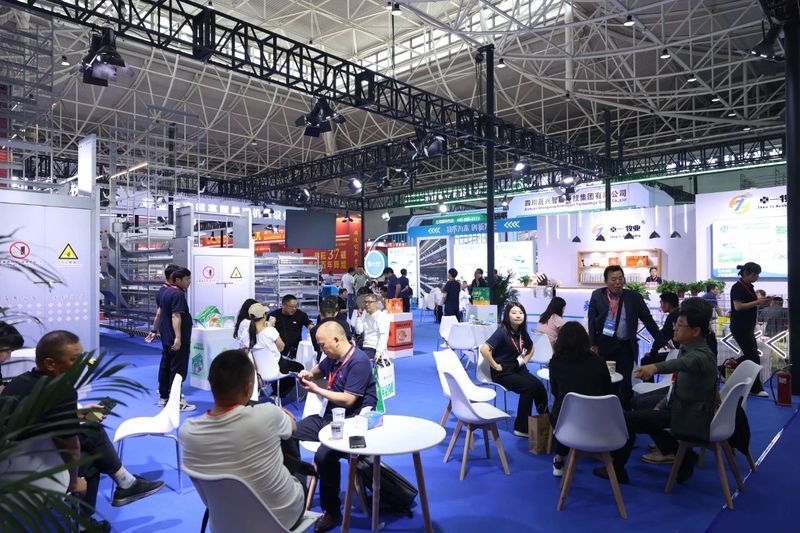 中国畜博会盛大开幕，，，意昂F凯捷牧业人气爆棚，，，凭实力圈粉